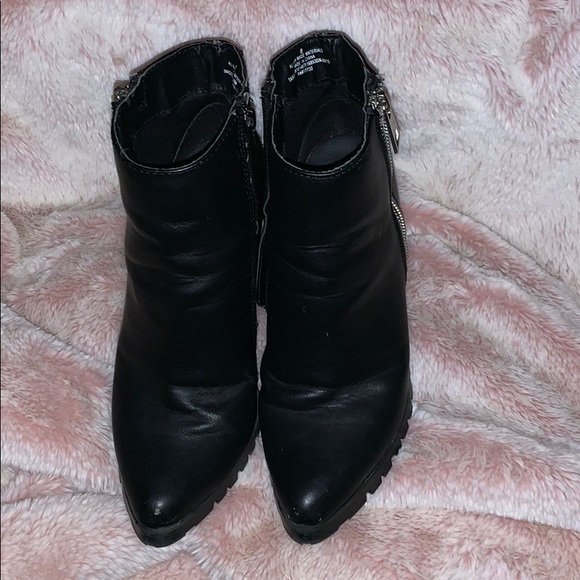 Cute black ankle boots . - Picture 4 of 4